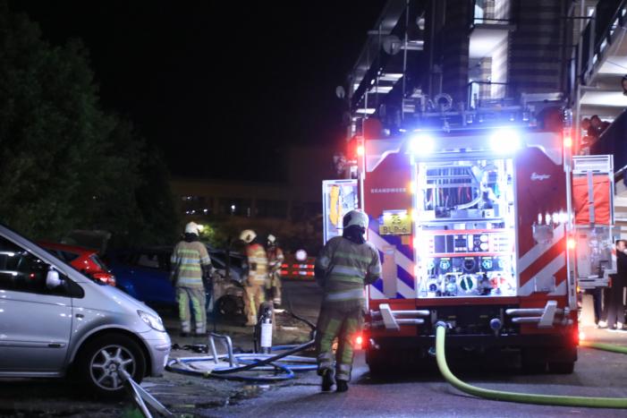 Auto en scooter verwoest door verschillende branden
