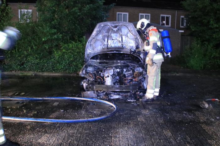 Auto en scooter verwoest door verschillende branden