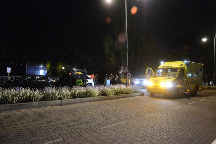 Auto slaat over de kop bij aanrijding, bestuurder aangehouden