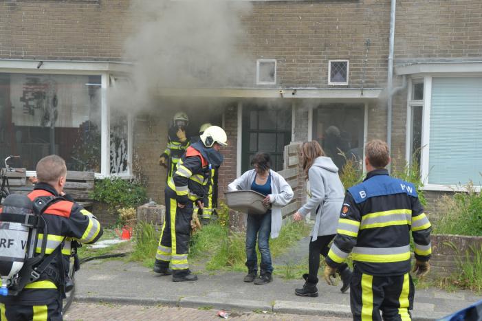 Veel rook bij brand in woning