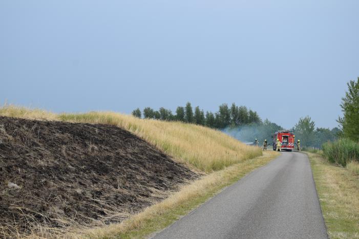 Opnieuw stuk dijk in brand