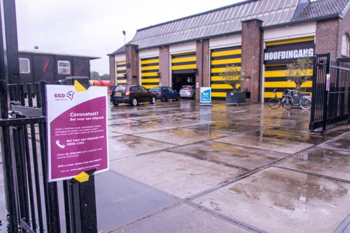 Corona-drive-thru in Rijtuigenloods geopend