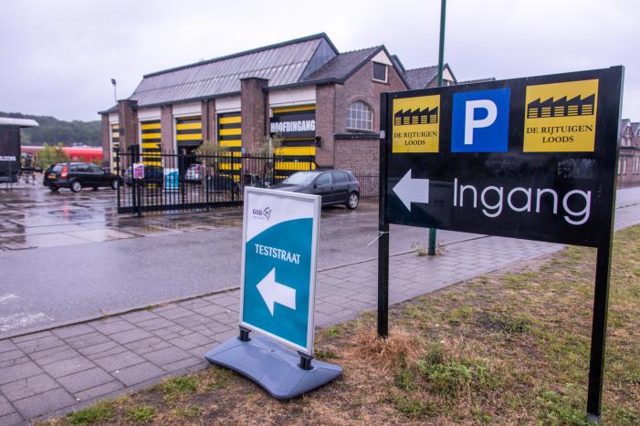 Corona-drive-thru in Rijtuigenloods geopend