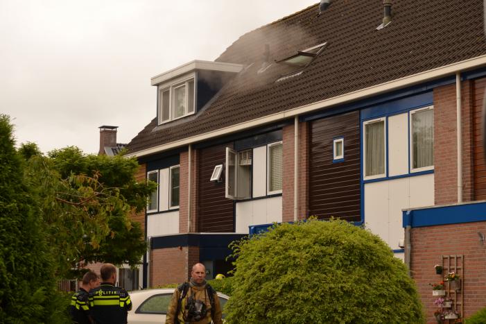 Brand in meterkast zet woning vol rook