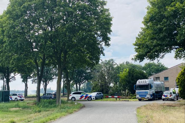 Politie doet inval in bedrijfspand