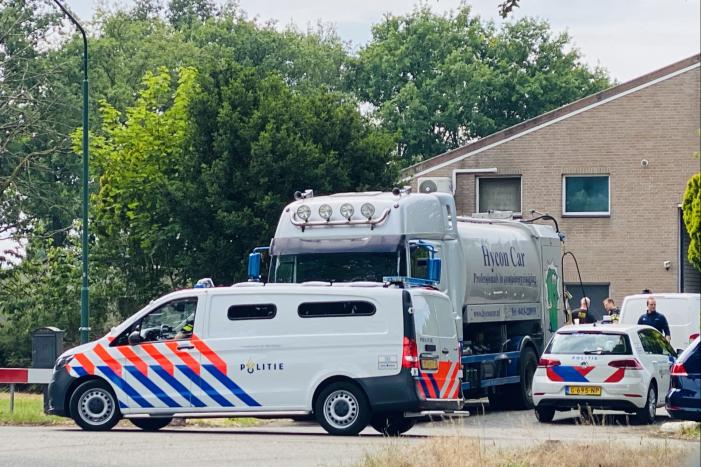 Politie doet inval in bedrijfspand
