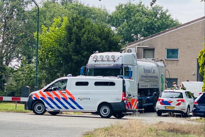 Politie doet inval in bedrijfspand
