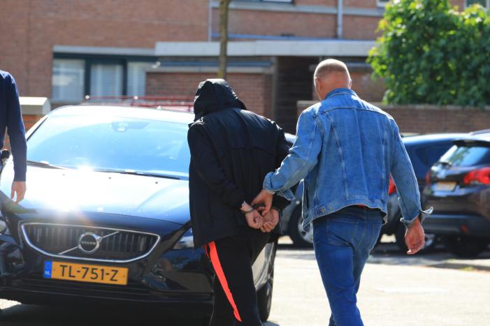Meerdere personen aangehouden bij inval in woning door arrestatieteam