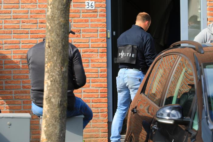 Meerdere personen aangehouden bij inval in woning door arrestatieteam