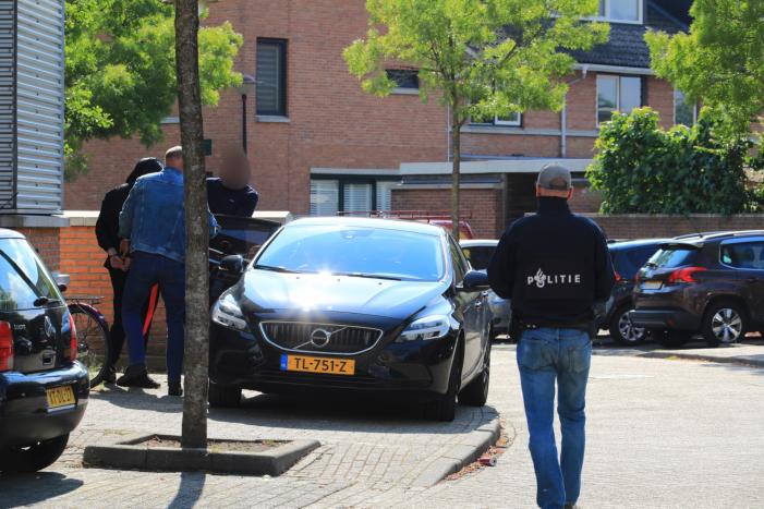 Meerdere personen aangehouden bij inval in woning door arrestatieteam