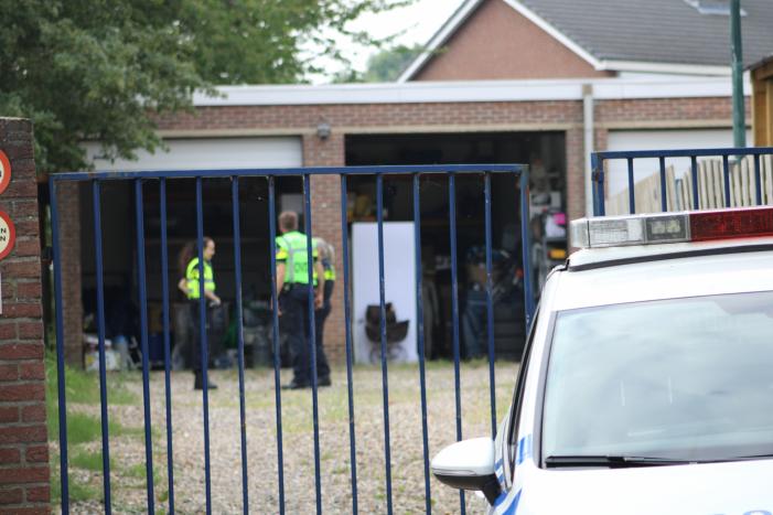 Onderzoek in garagebox naar vermoedelijke grondstoffen voor de productie van drugs