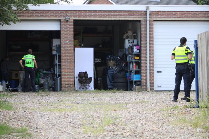 Onderzoek in garagebox naar vermoedelijke grondstoffen voor de productie van drugs
