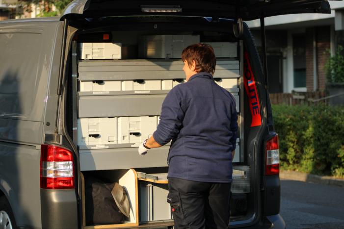 Onderzoek in garagebox naar vermoedelijke grondstoffen voor de productie van drugs