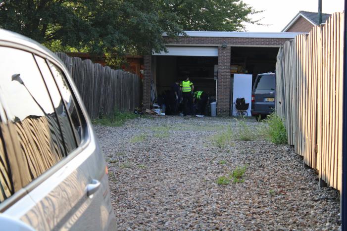Onderzoek in garagebox naar vermoedelijke grondstoffen voor de productie van drugs