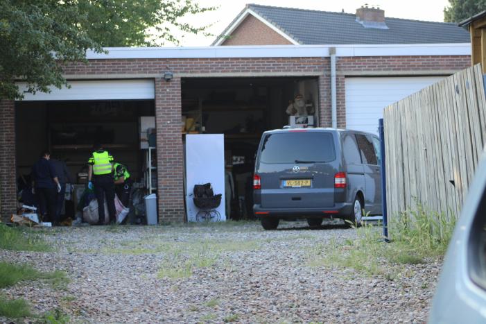 Onderzoek in garagebox naar vermoedelijke grondstoffen voor de productie van drugs