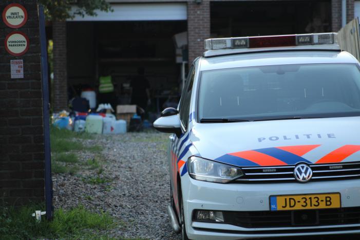 Onderzoek in garagebox naar vermoedelijke grondstoffen voor de productie van drugs