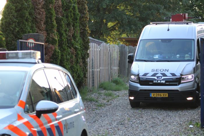 Onderzoek in garagebox naar vermoedelijke grondstoffen voor de productie van drugs