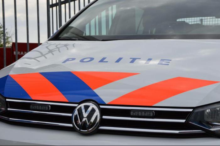 Banden lek gestoken van politieauto