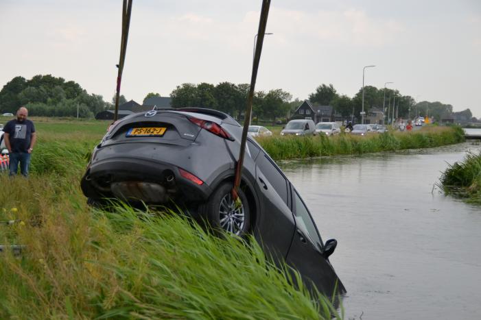 Bestuurder verliest macht over het stuur En eindigt in sloot
