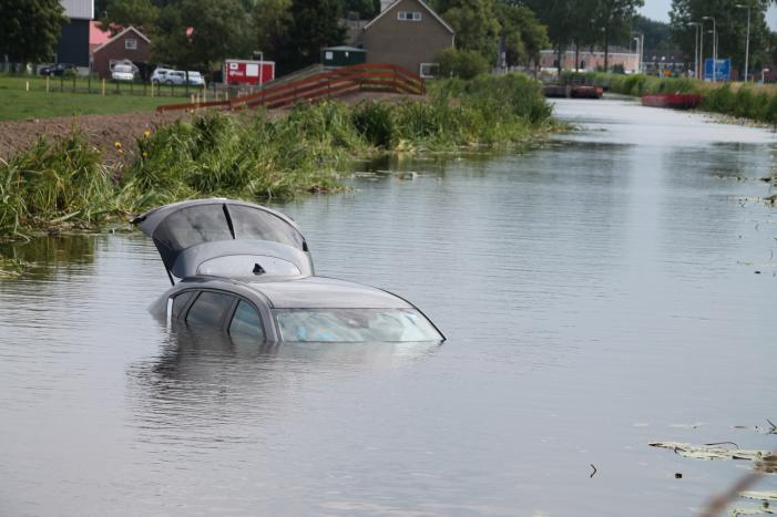 Bestuurder verliest macht over het stuur En eindigt in sloot