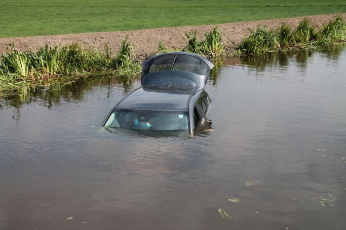 Bestuurder verliest macht over het stuur En eindigt in sloot