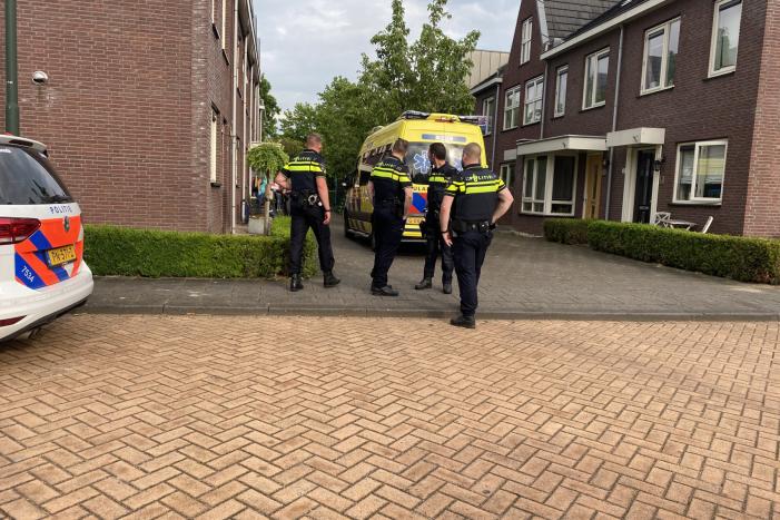 Traumahelikopter landt op sportveld