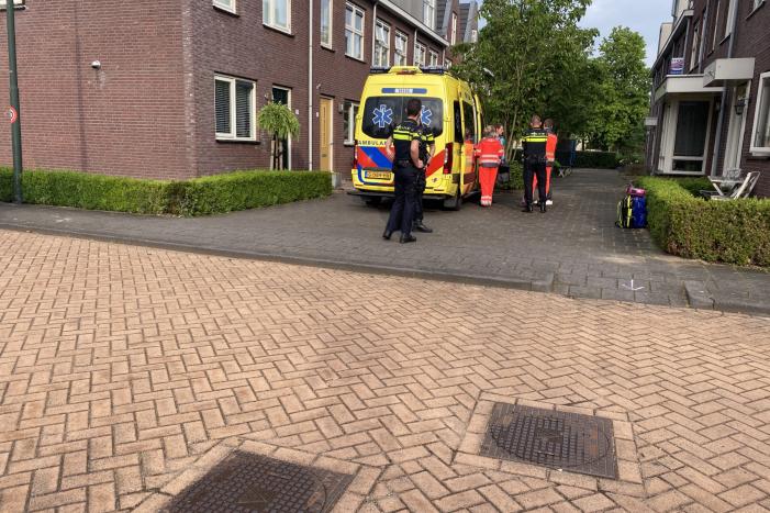 Traumahelikopter landt op sportveld