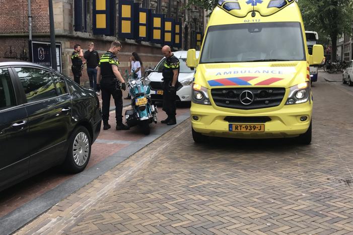 Motorrijder komt ten val en raakt gewond