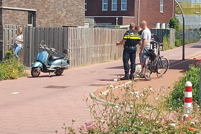 Fietsster aangereden door scooter