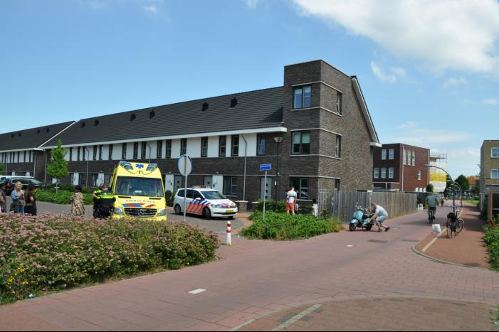 Fietsster aangereden door scooter