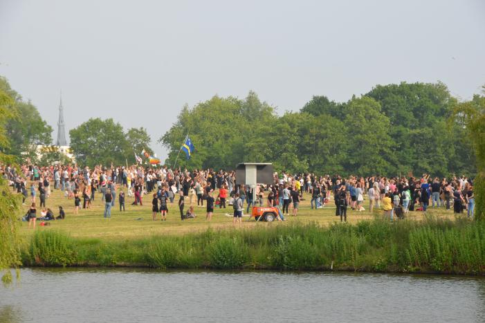 Ingangen afgesloten en aanhouding bij demonstratie Black Lives Matters op De Bult