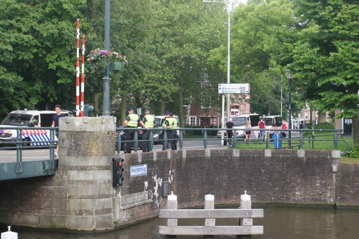 Ingangen afgesloten en aanhouding bij demonstratie Black Lives Matters op De Bult