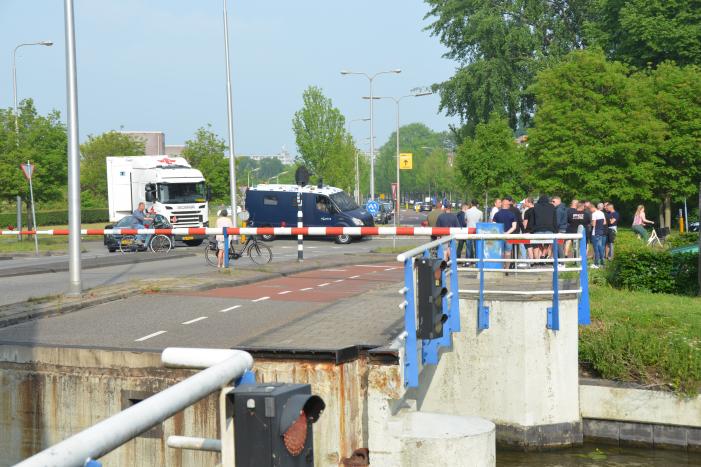 Ingangen afgesloten en aanhouding bij demonstratie Black Lives Matters op De Bult