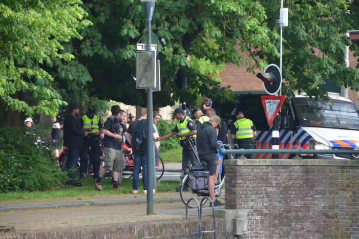 Ingangen afgesloten en aanhouding bij demonstratie Black Lives Matters op De Bult