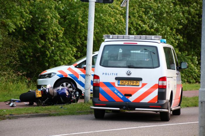 Motorrijder klemgereden en aangehouden