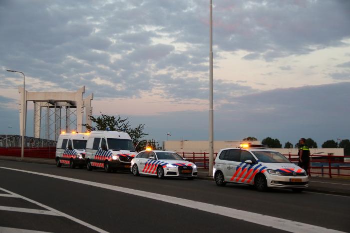 Motorrijder klemgereden en aangehouden