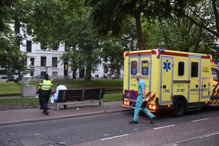 Omstanders redden dronken man uit het water