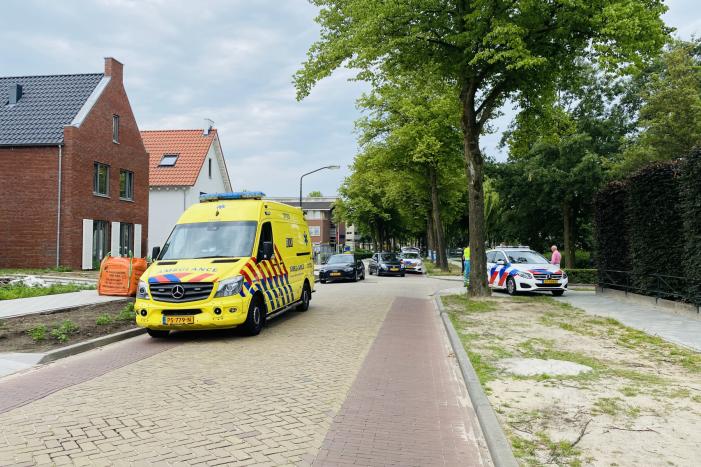 Kind op fiets aangereden door auto