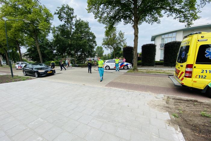 Kind op fiets aangereden door auto