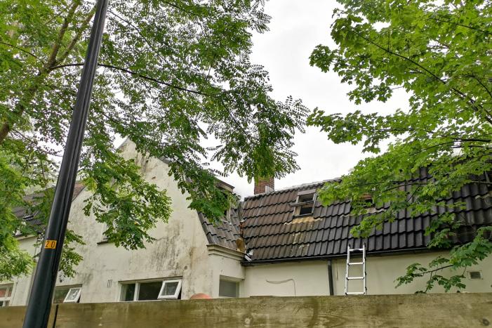 Zwaar gewonde bij heftige brand in woning