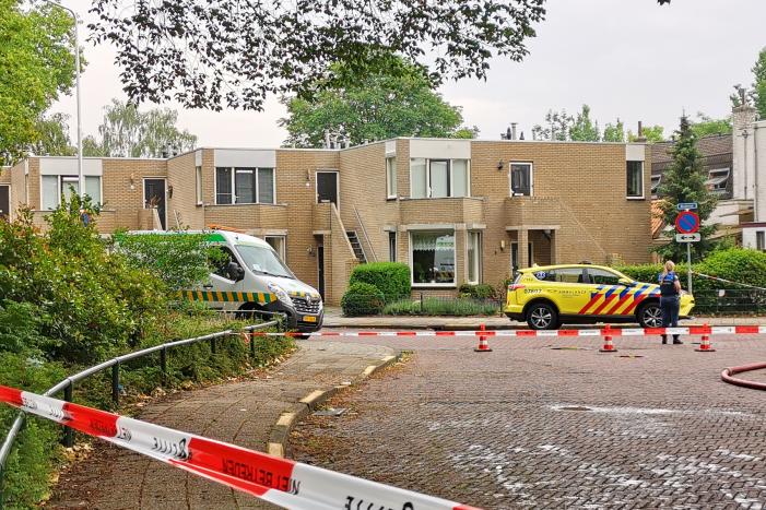 Zwaar gewonde bij heftige brand in woning