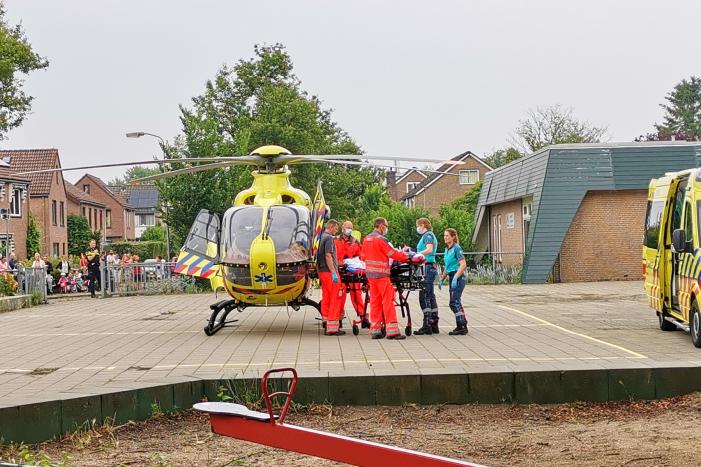 Zwaar gewonde bij heftige brand in woning