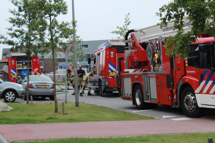 Woning beschadigd na verwoestende autobrand