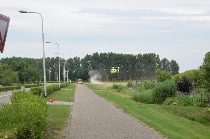 Overstekende voetganger geschept door auto