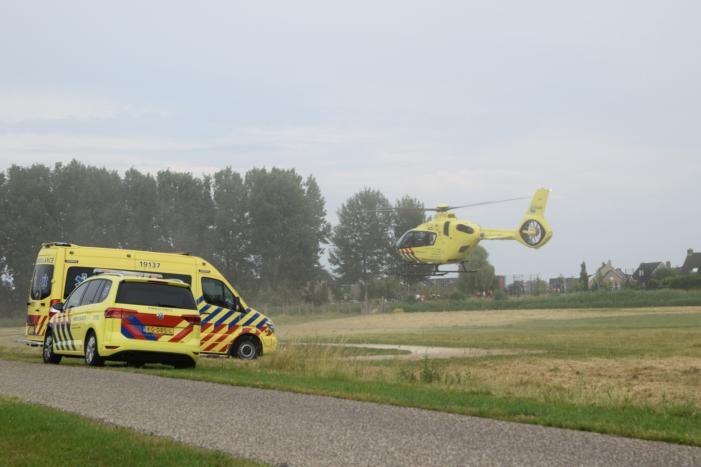 Overstekende voetganger geschept door auto