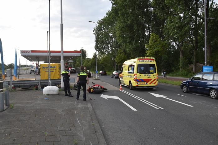 Motorrijder gewond na botsing met auto