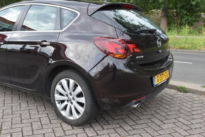 Motorrijder gewond na botsing met auto