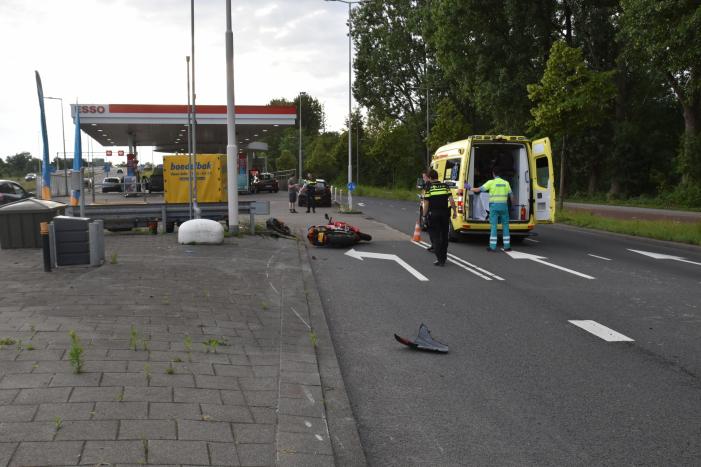 Motorrijder gewond na botsing met auto