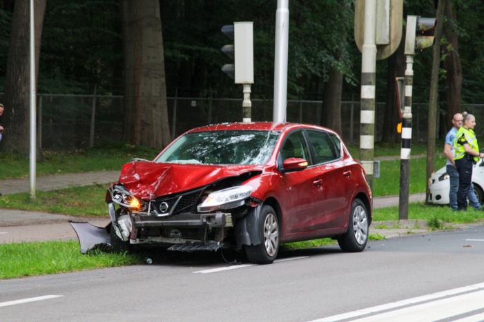 Flinke schade na kop-staart botsing