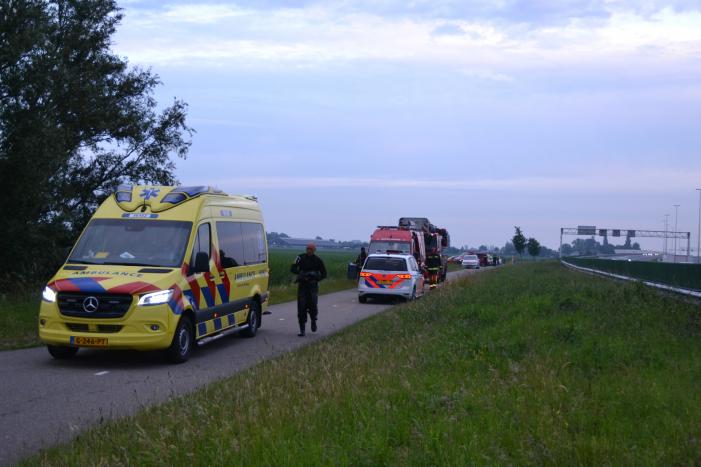 Voertuig belandt op zijn kop in de sloot